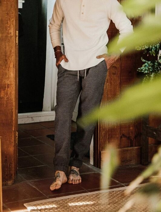 A model wearing grey joggers from Taylor Stitch.